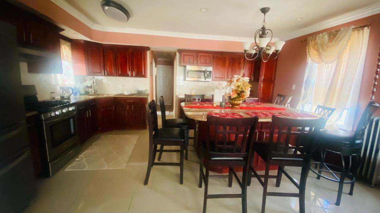 Minutes From Jfk, Beautiful Home With Peaceful, Cosy, Private Room New York Exterior foto