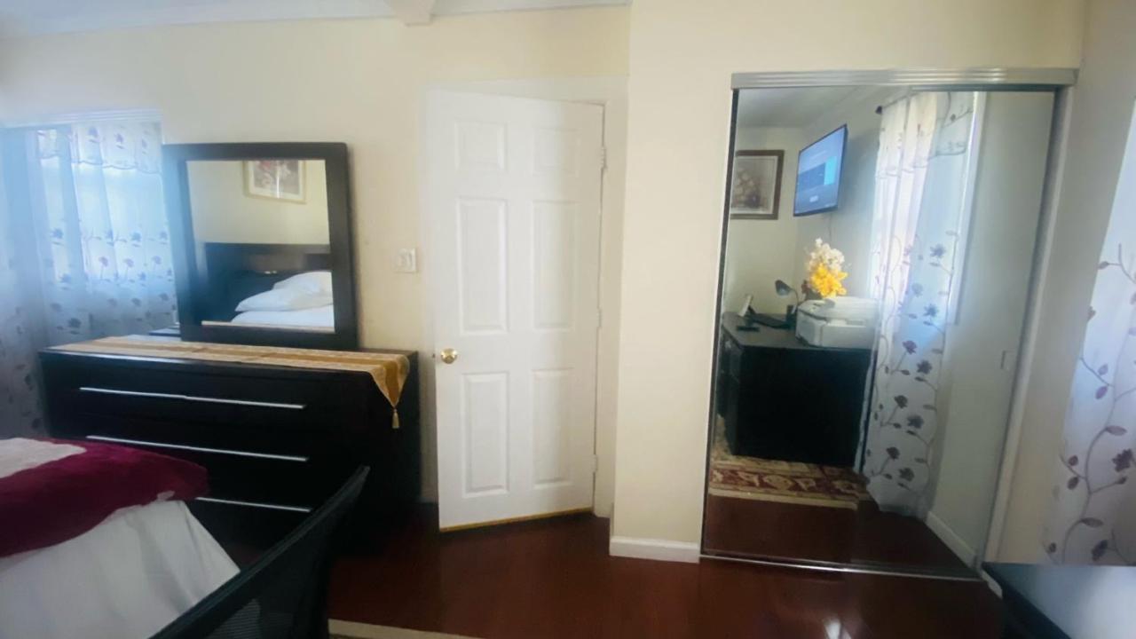 Minutes From Jfk, Beautiful Home With Peaceful, Cosy, Private Room New York Exterior foto