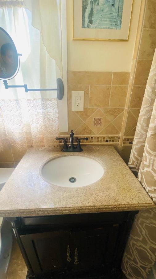 Minutes From Jfk, Beautiful Home With Peaceful, Cosy, Private Room New York Exterior foto