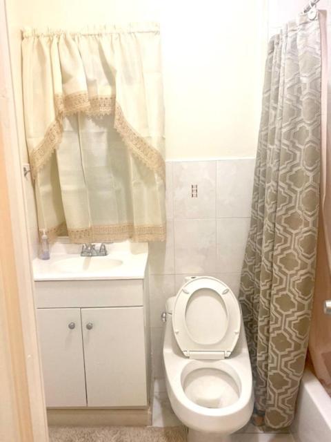 Minutes From Jfk, Beautiful Home With Peaceful, Cosy, Private Room New York Exterior foto